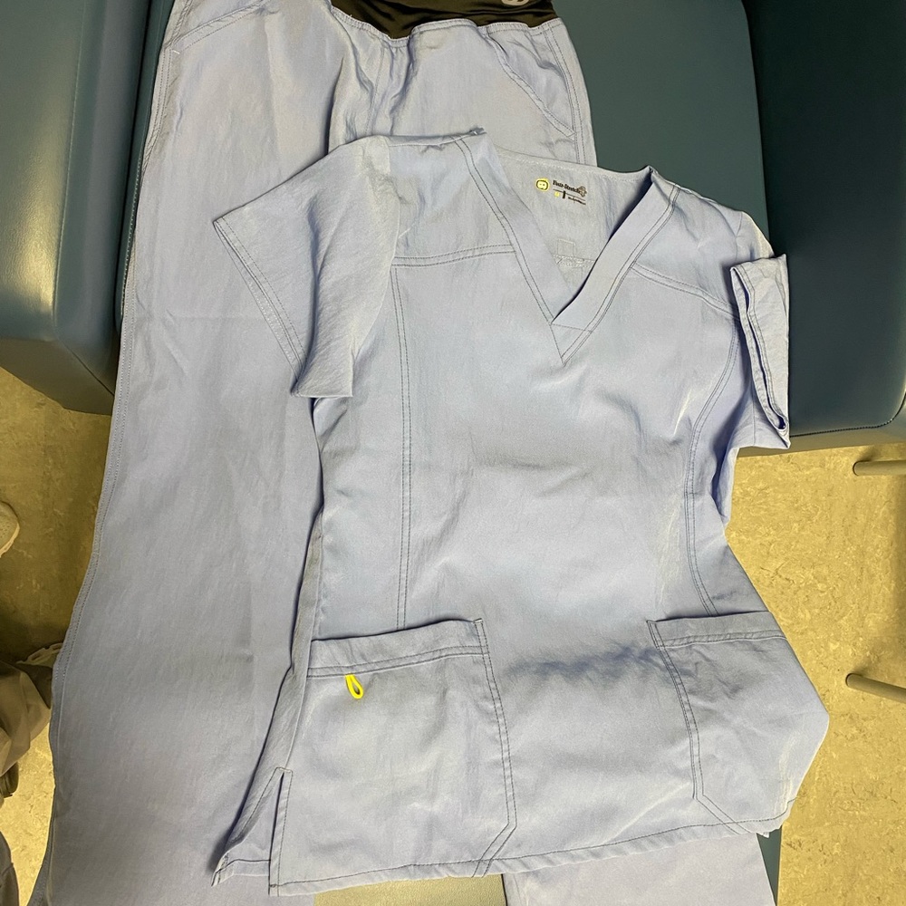 Wonder wink scrubs